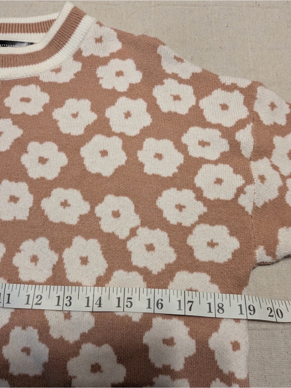 Floral Sweater Sweater in Camel and White - Picture 5 of 7